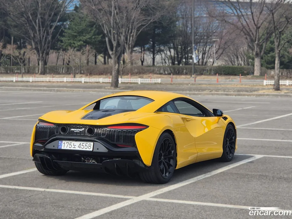 McLaren Artura 3.0 2023 — миниатюра 2