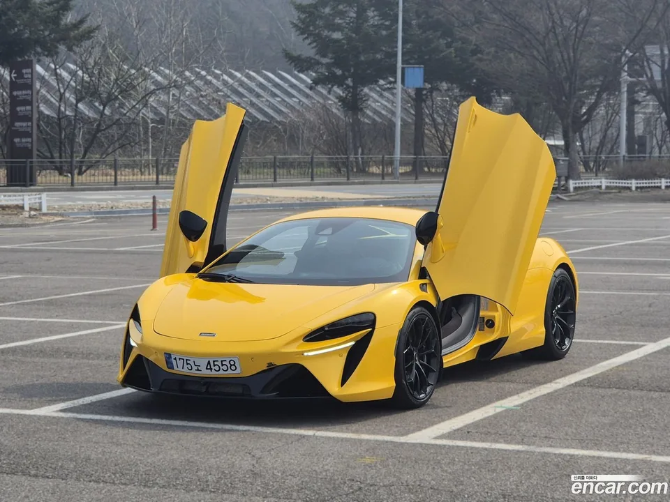 McLaren Artura 3.0 2023 — фото 1, купить с доставкой в Москву