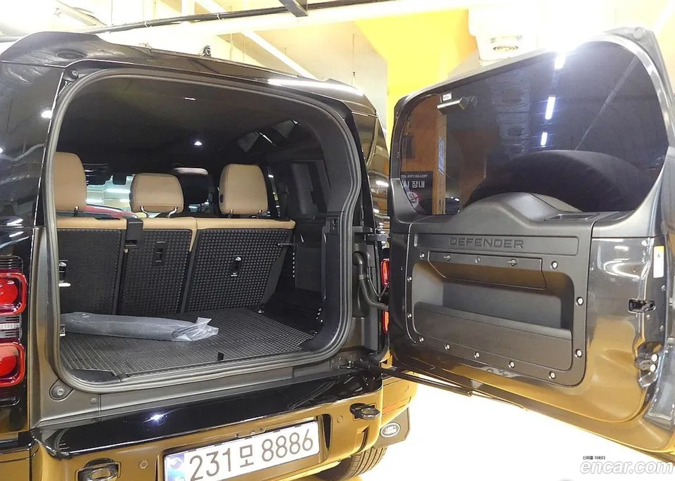 Land Rover Defender 110 P300 X- SE 2025 — миниатюра 4