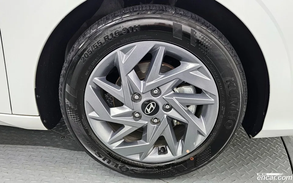 Hyundai Avante CN7 Hybrid 2024 — миниатюра 2
