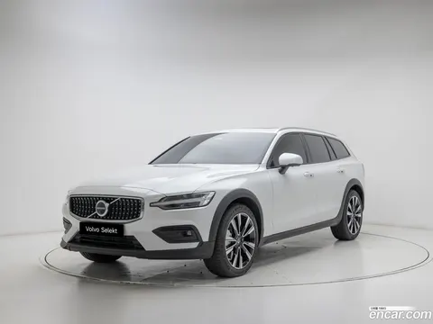 Volvo V60 Cross Country 2025 buy in Moscow