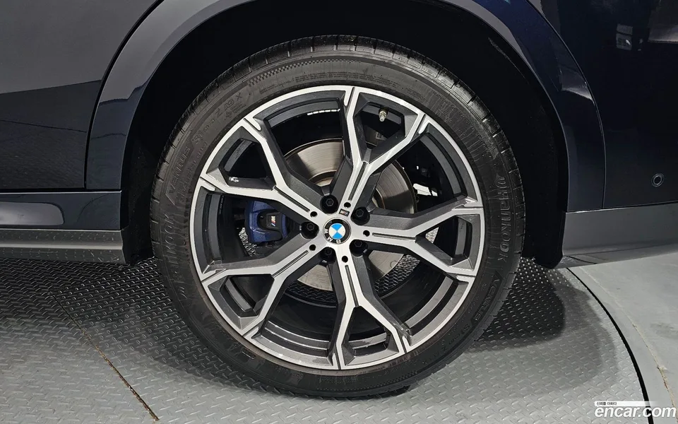 BMW X6 xDrive40i M 2022 — миниатюра 2