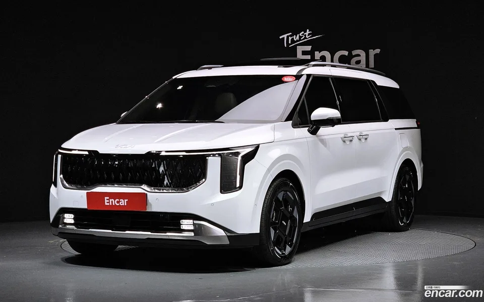 Kia Carnival 7 2025 — фото 1, купить с доставкой в Москву