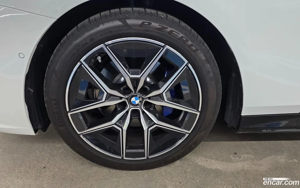 BMW 5 Series 523d M 2025 — миниатюра 2
