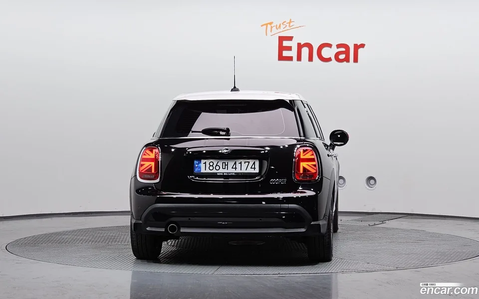 MINI Cooper 5 2022 — миниатюра 4