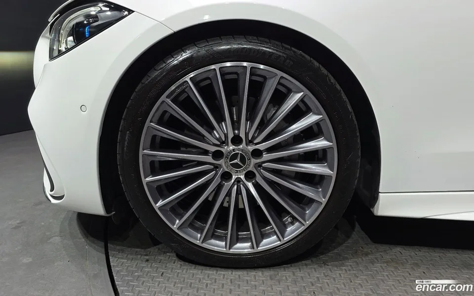 Mercedes-Benz C-Class C300 4MATIC AMG Line 2023 — миниатюра 2