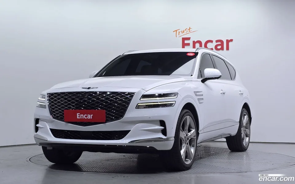 Genesis GV80 2.5T 2WD 2023 — фото 1, купить с доставкой в Москву