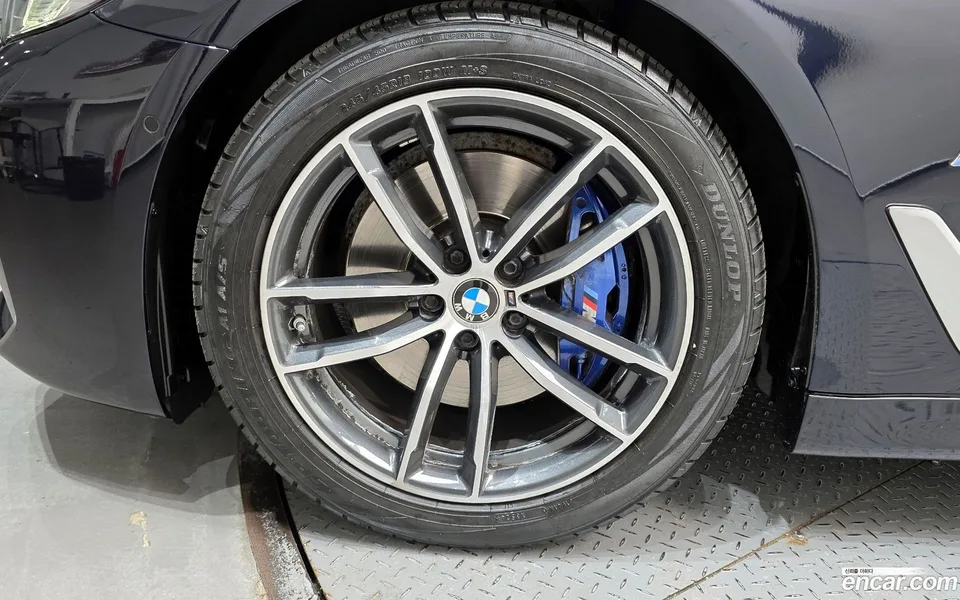 BMW 5 Series 520i M 2022 — миниатюра 2