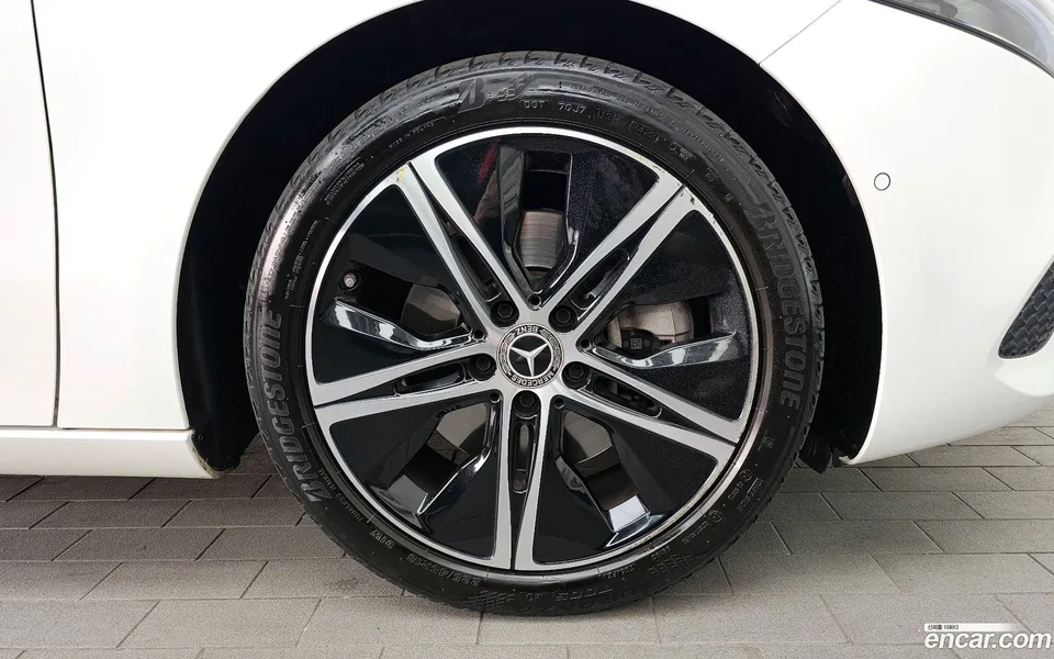 Mercedes-Benz A-Class A220 2023 — миниатюра 5