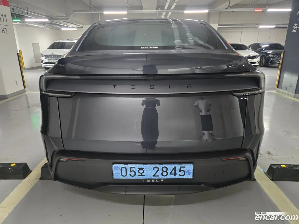Tesla Model Y RWD 2025 — миниатюра 4
