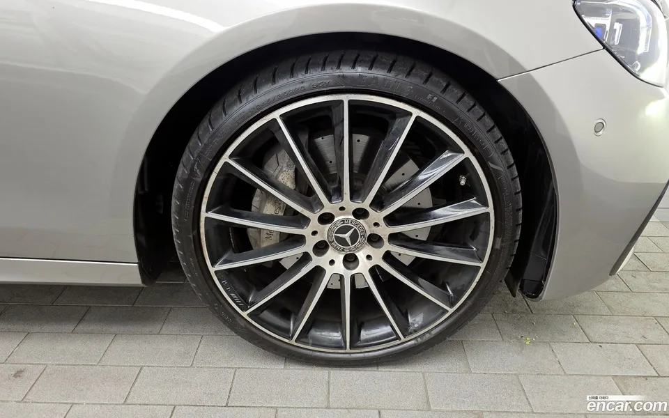 Mercedes-Benz E-Class E350 4MATIC AMG Line 2023 — миниатюра 2