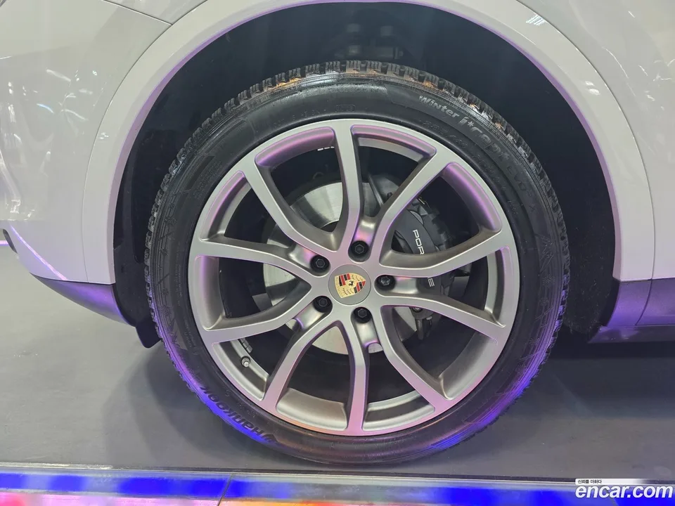 Porsche Cayenne 3.0 E- 2023 — миниатюра 2