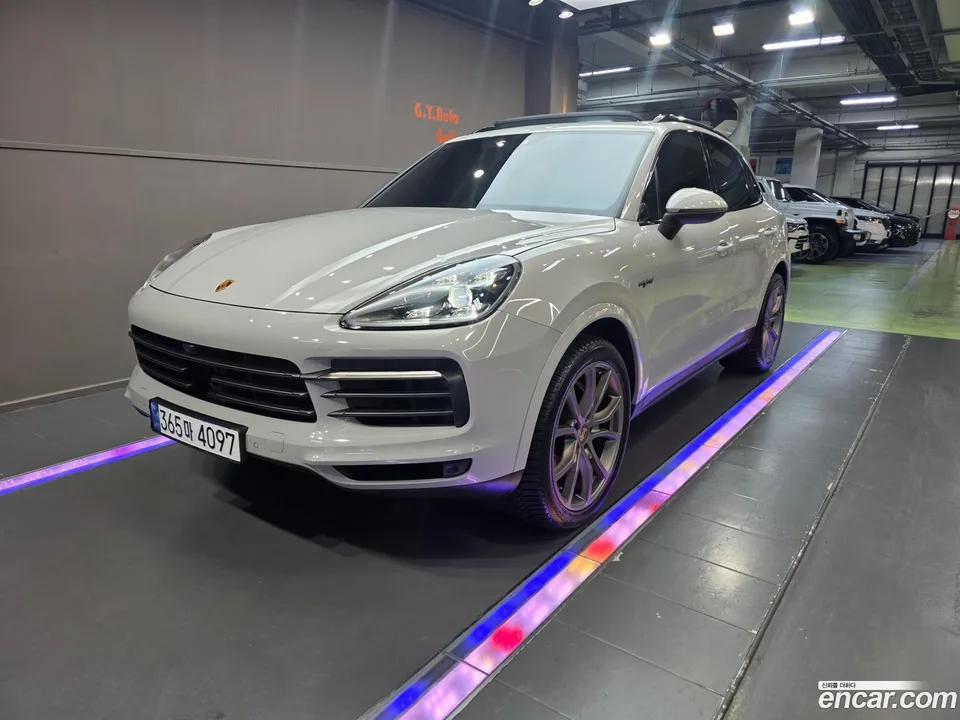 Porsche Cayenne 3.0 E- 2023 — фото 1, купить с доставкой в Москву