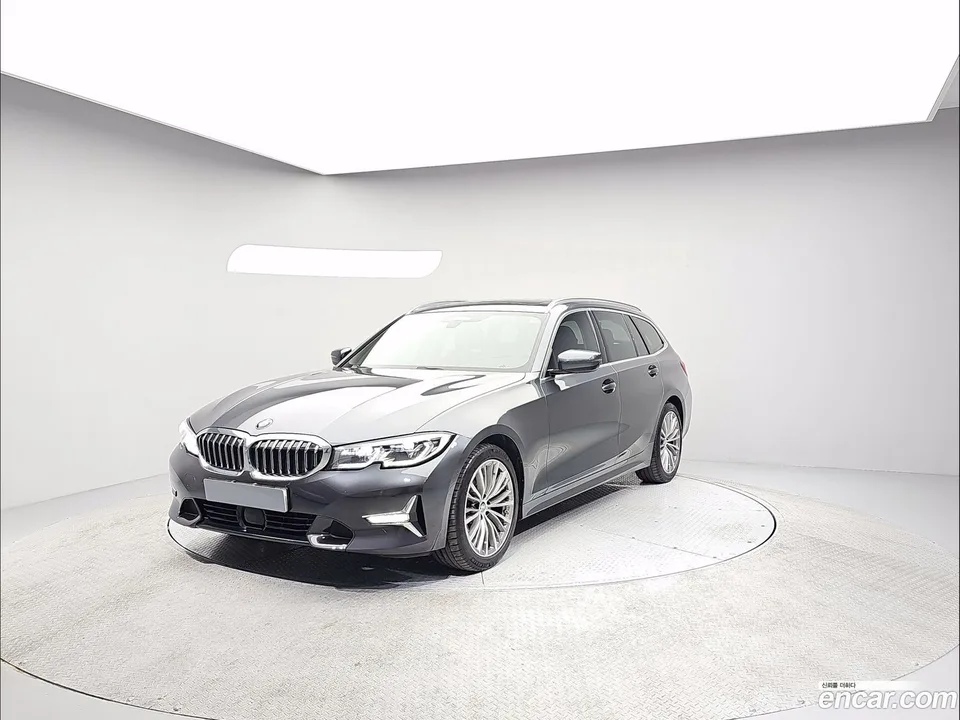BMW 3 Series 320i 2022 — фото 1, купить с доставкой в Москву