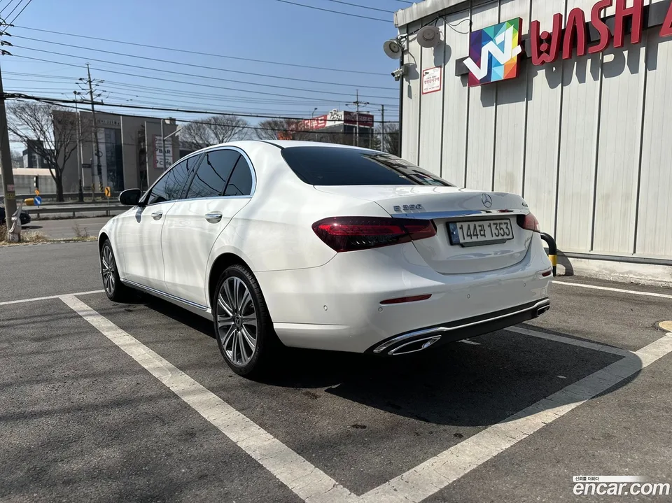 Mercedes-Benz E-Class E350 4MATIC 2023 — миниатюра 3