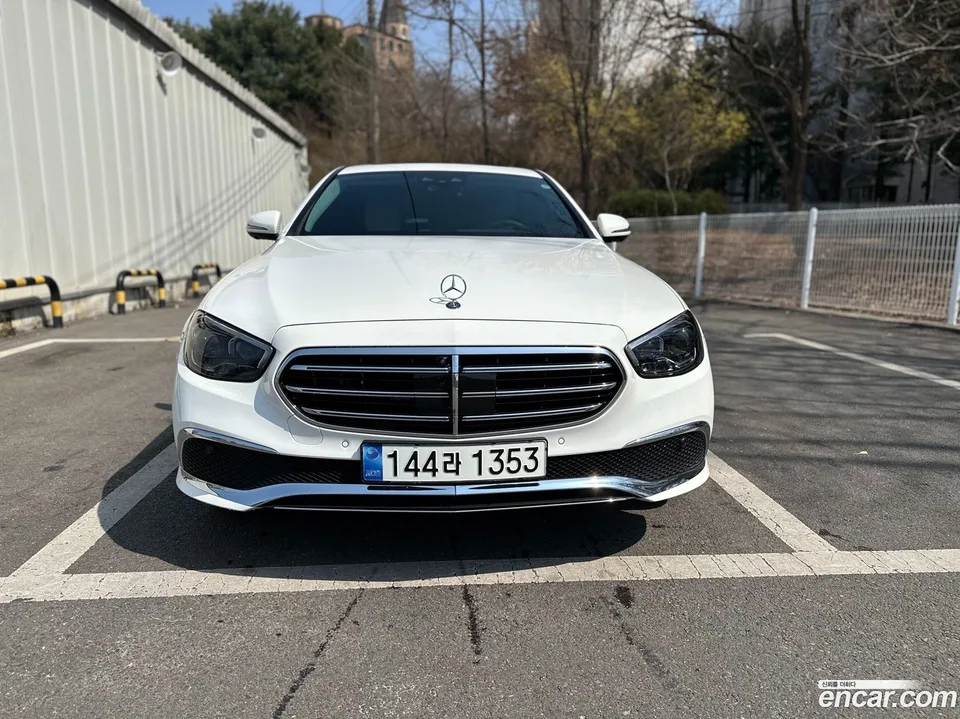 Mercedes-Benz E-Class E350 4MATIC 2023 — фото 1, купить с доставкой в Москву