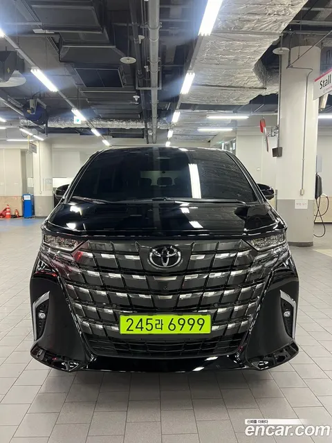Toyota Alphard 2025 buy in Moscow