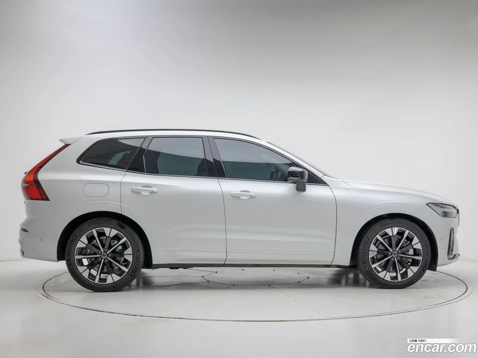 Volvo XC60 B5 2025 — миниатюра 4