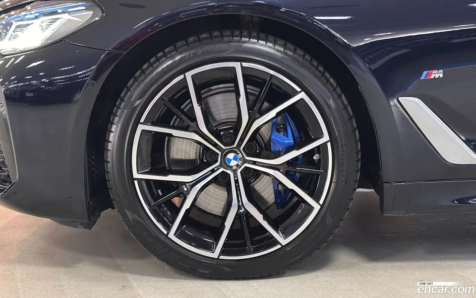 BMW 5 Series 530i xDrive M 2023 — миниатюра 2