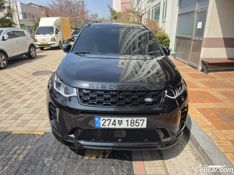 Land Rover Discovery Sport P250 SE 2024 — фото 1, купить с доставкой в Москву