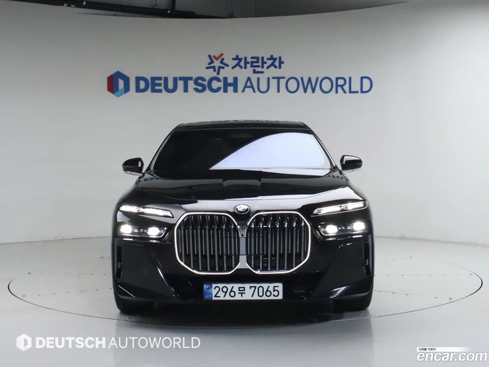 BMW 7 Series 740i xDrive M 2024 — миниатюра 3