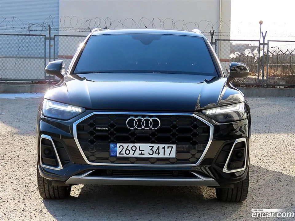 Audi Q5 45 TFSI 2023 — фото 1, купить с доставкой в Москву