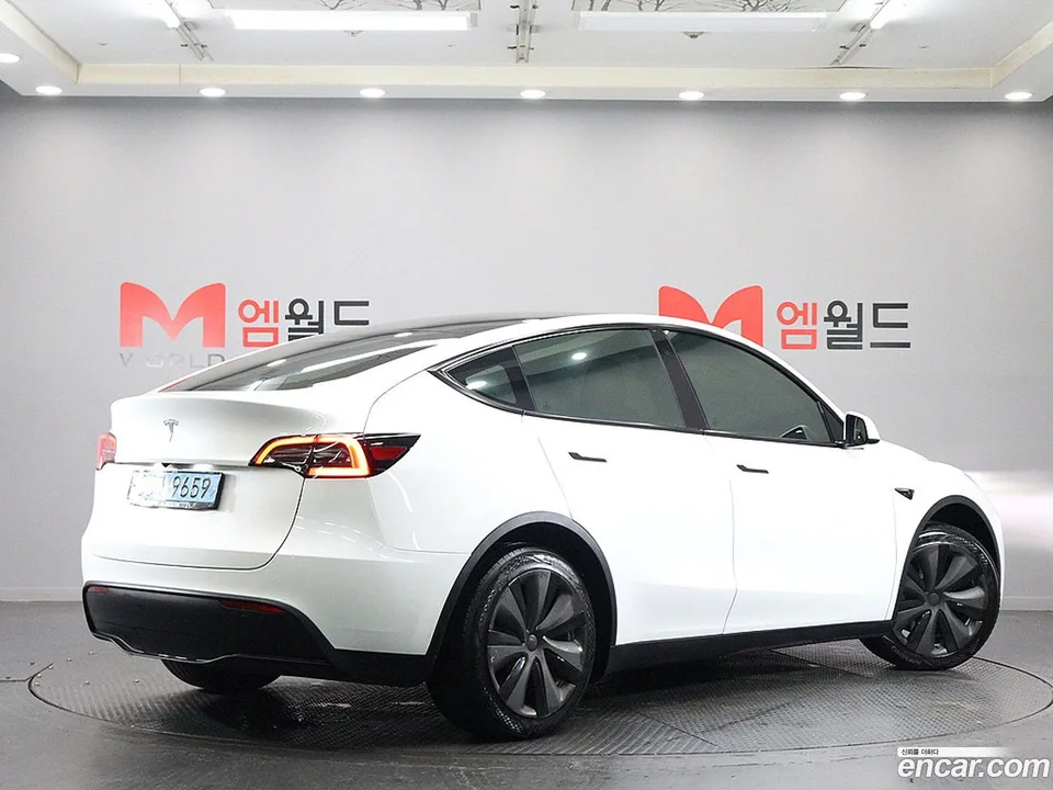 Tesla Model Y RWD 2023 — миниатюра 3