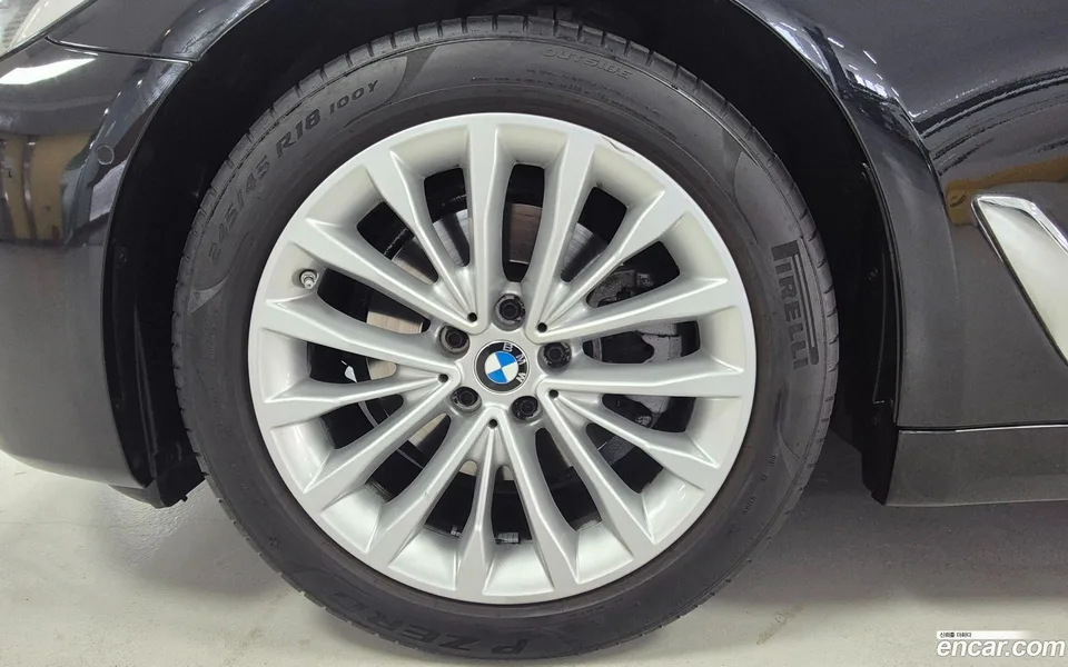 BMW 5 Series 520i 2023 — миниатюра 2