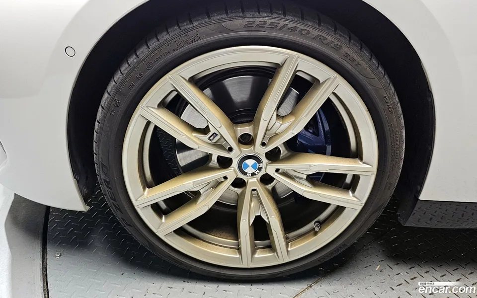 BMW 2 Series M240i xDrive 2023 — thumbnail 5