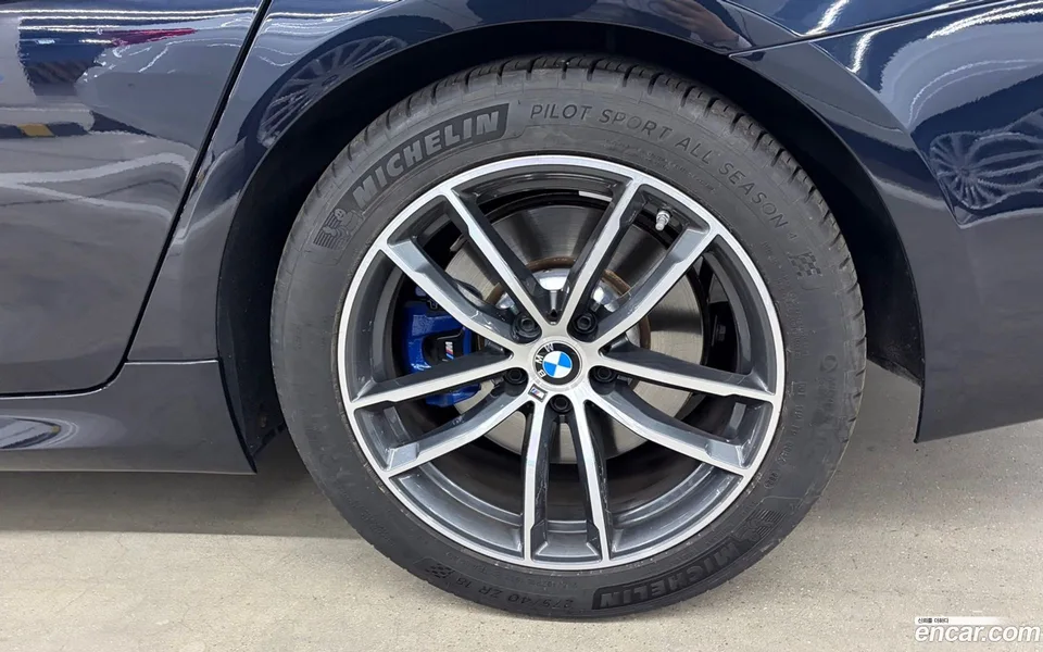 BMW 5 Series 520i M 2022 — миниатюра 2
