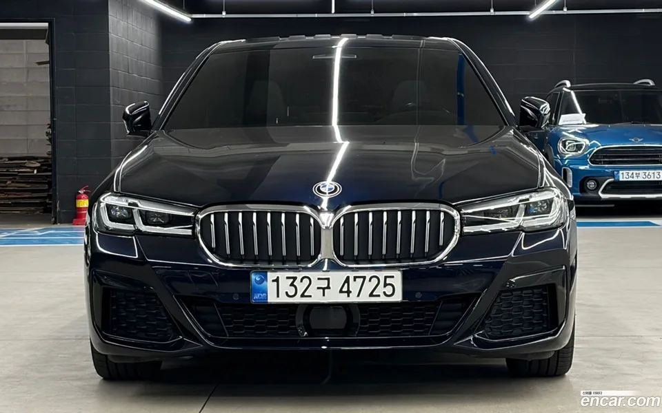 BMW 5 Series 520i M 2022 — миниатюра 3