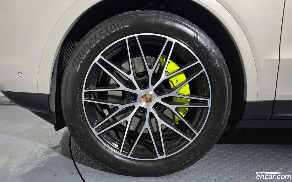 Porsche Cayenne 3.0 E- 2025 — миниатюра 2