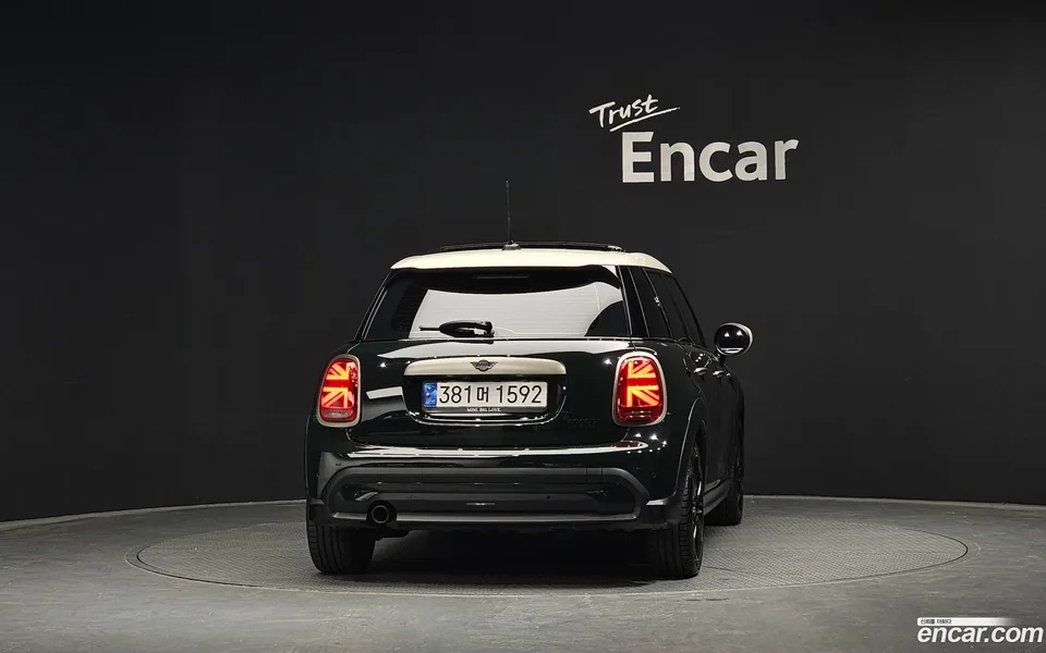 MINI Cooper 5 2022 — миниатюра 4