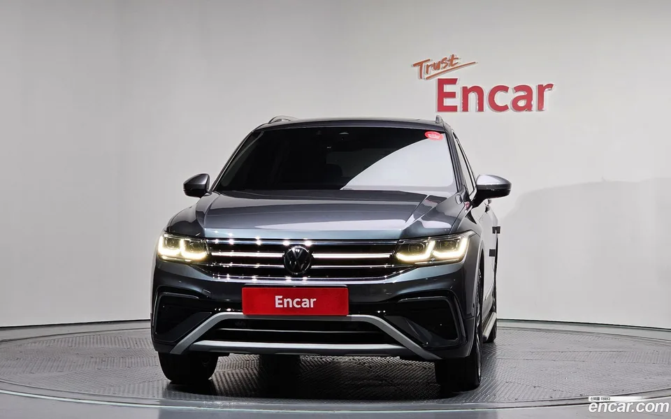 Volkswagen Tiguan Allspace 2.0 TSI 2023 — миниатюра 3