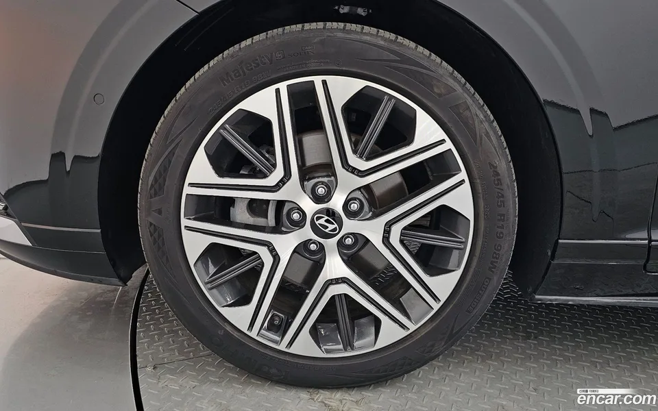 Hyundai Grandeur 2.5 2WD 2023 — миниатюра 2