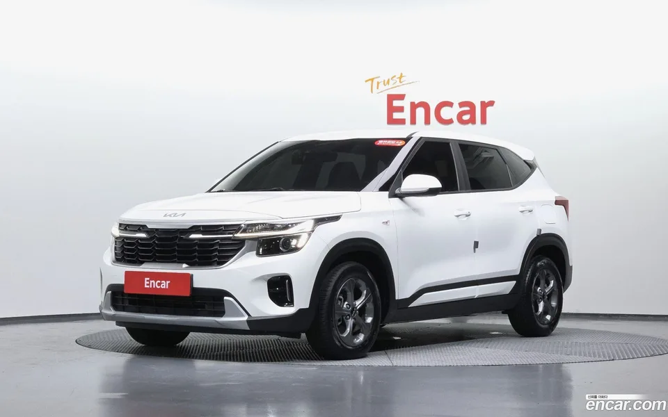 Kia Seltos 1.6 2WD 2023 — фото 1, купить с доставкой в Москву