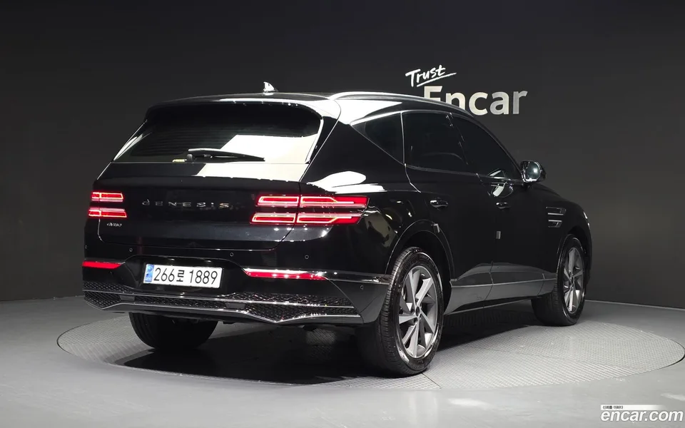 Genesis GV80 2.5T 2WD 2024 — фото 1, купить с доставкой в Москву