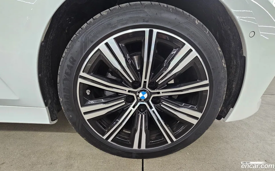 BMW 3 Series 320i 2025 — миниатюра 5
