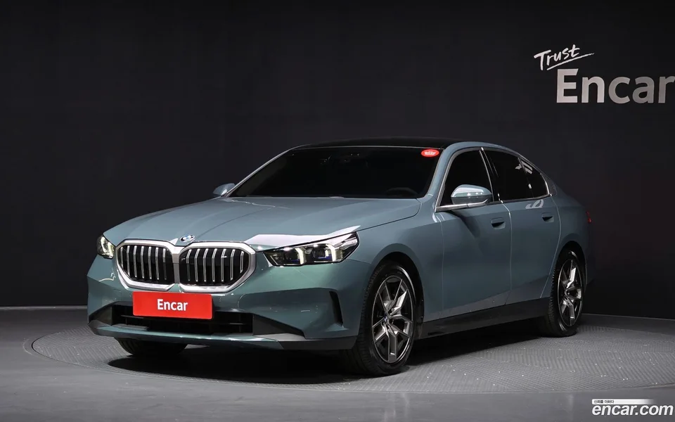 BMW 5 Series 520i 2024 — фото 1, купить с доставкой в Москву