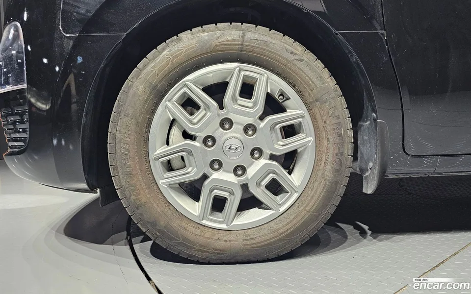 Hyundai Staria 5 2023 — миниатюра 2