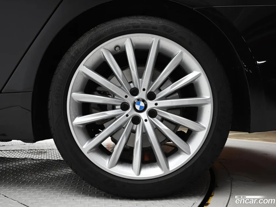 BMW 5 Series 530i 2022 — миниатюра 5