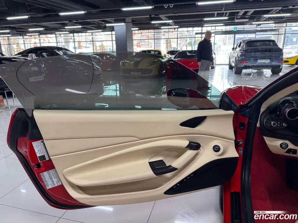 Ferrari F8 Spider 3.9 V8 2023 — миниатюра 2
