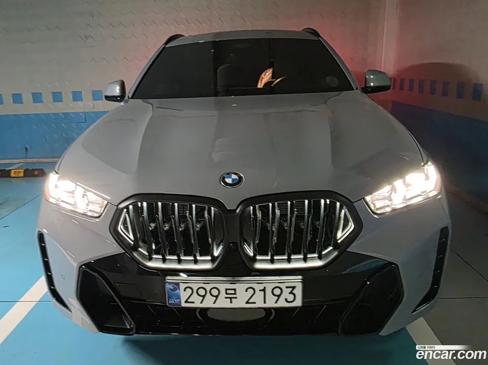 BMW X6 xDrive40i M 2024 — фото 1, купить с доставкой в Москву