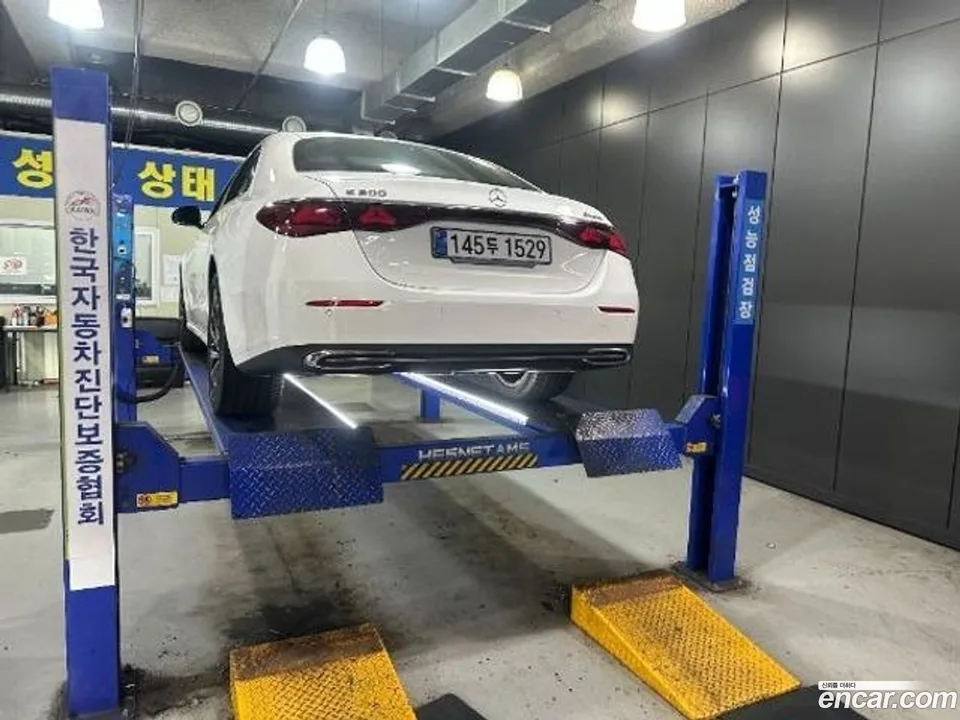 Mercedes-Benz E-Class E300 4MATIC 2025 — миниатюра 2