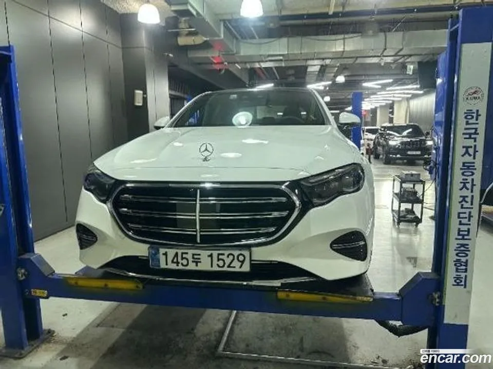 Mercedes-Benz E-Class E300 4MATIC 2025 — фото 1, купить с доставкой в Москву