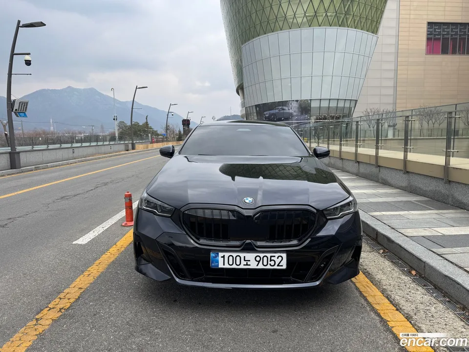 BMW 5 Series 523d M 2025 — миниатюра 3