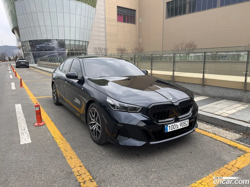 BMW 5 Series 523d M 2025 — фото 1, купить с доставкой в Москву