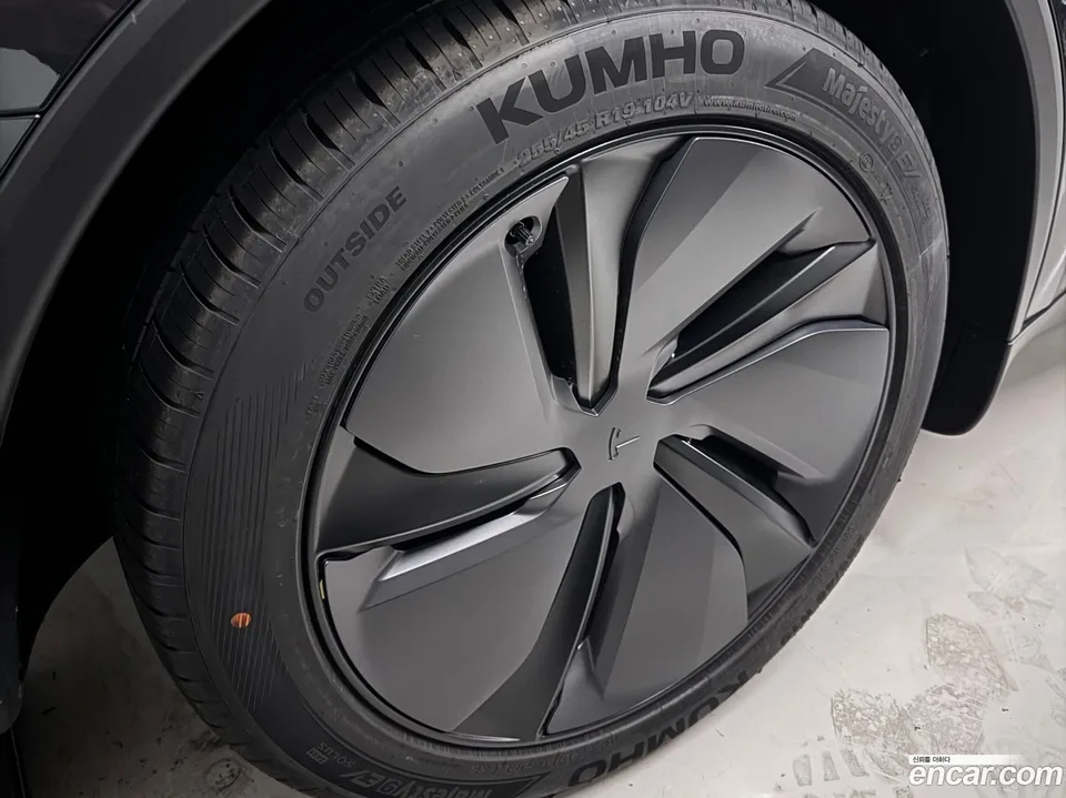 Tesla Model Y RWD 2026 — миниатюра 5