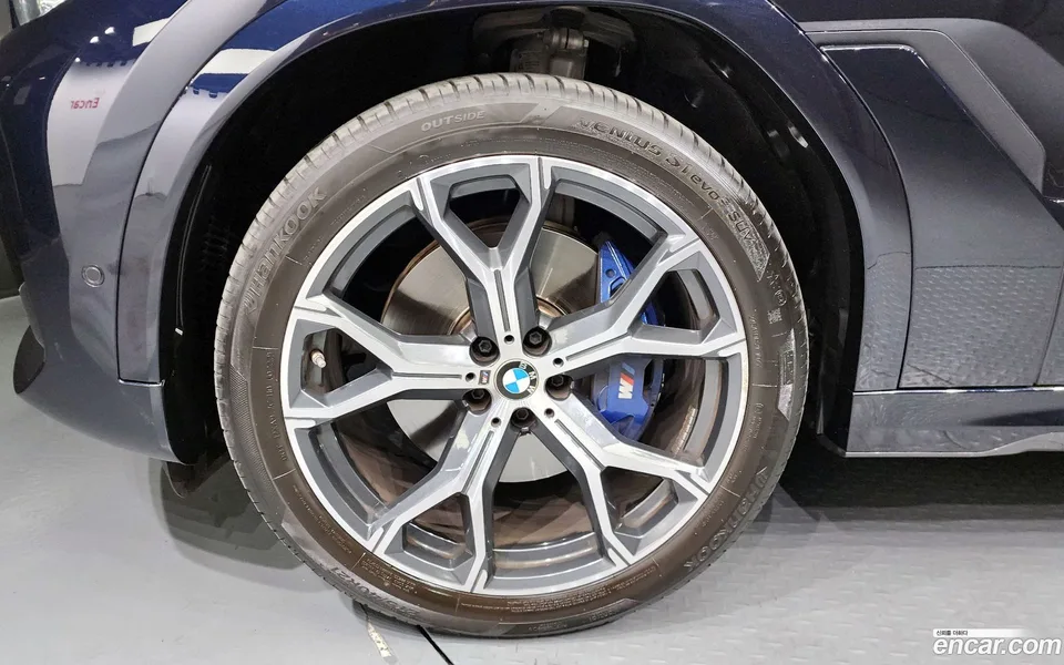 BMW X6 xDrive40i M 2023 — миниатюра 2
