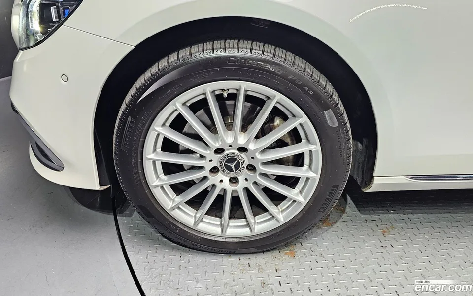 Mercedes-Benz E-Class E220d 4MATIC 2023 — миниатюра 5